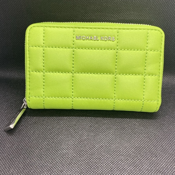 💚MICHAEL KORS💚 Pear Jet Set Small Quilted Leather Zip Around Card Case/NWT - Picture 2 of 8